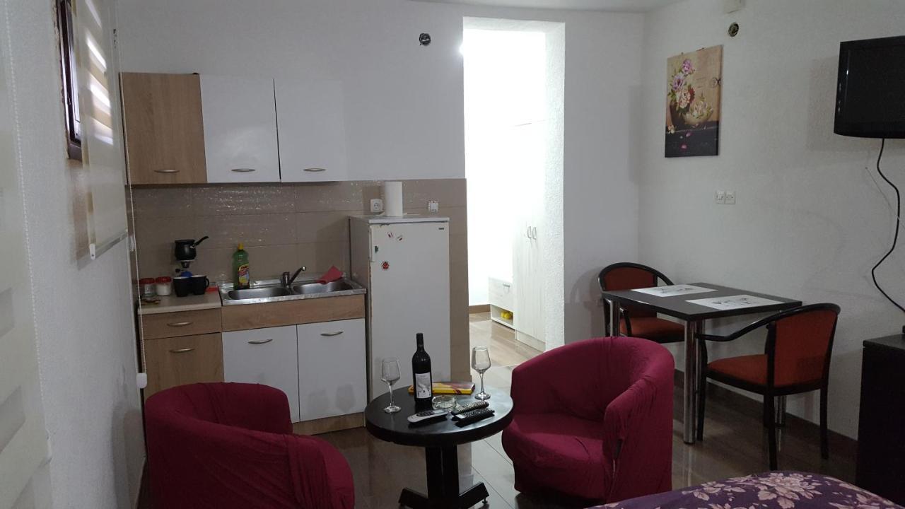 Apartments F Подгориця Екстер'єр фото