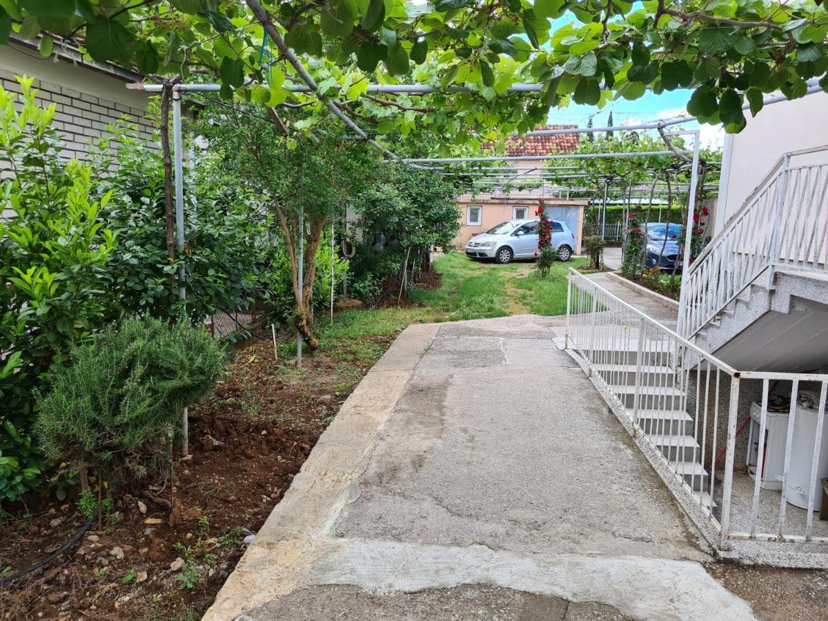 Apartments F Подгориця Екстер'єр фото