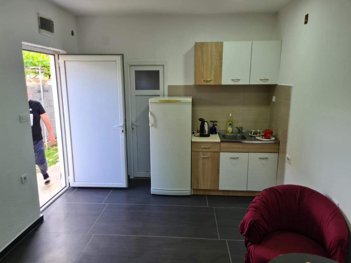Apartments F Подгориця Екстер'єр фото