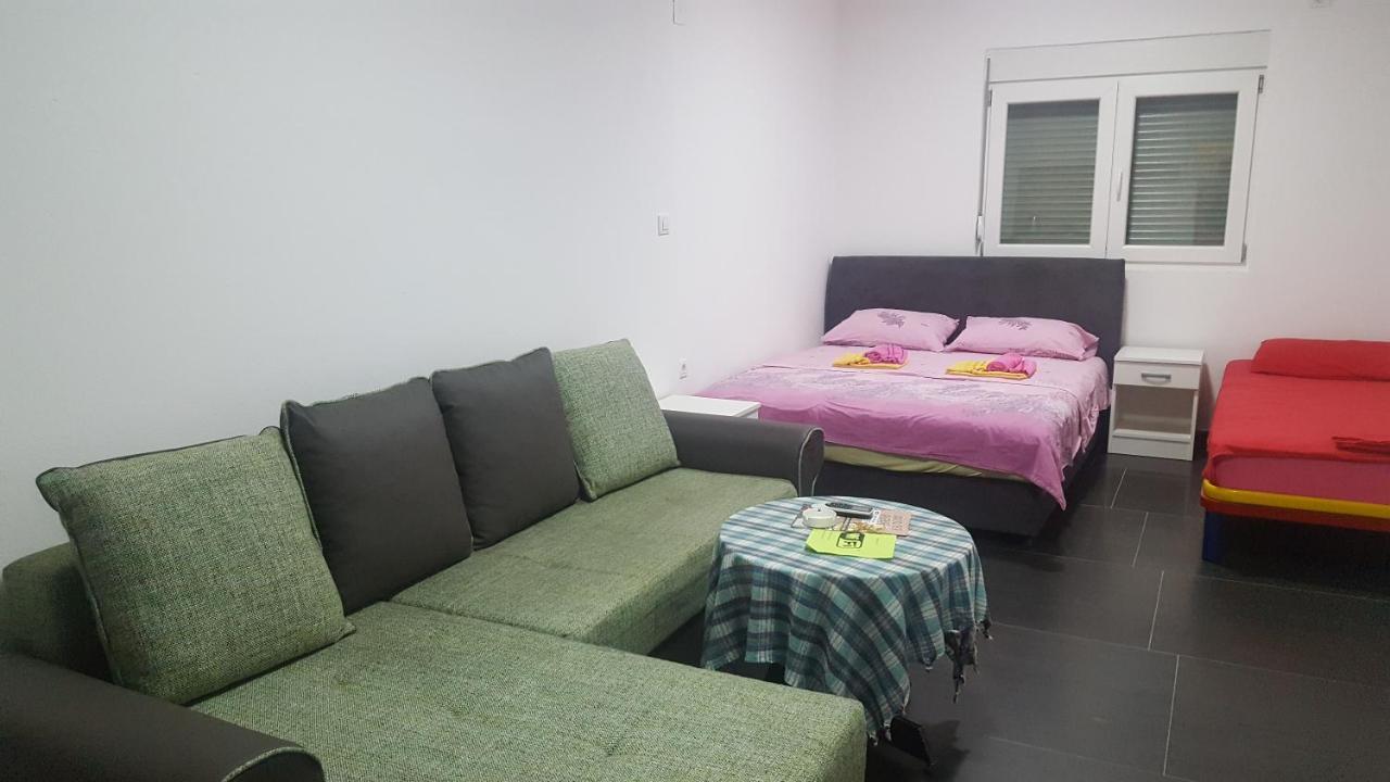 Apartments F Подгориця Екстер'єр фото